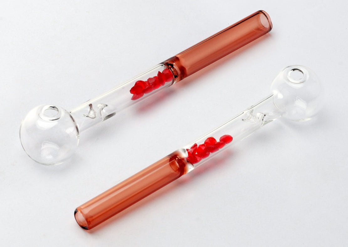 Oljerør i glass med røde krystaller – 15 cm | Unik stil og funksjon for konsentrater og oljer - Smoke - ShopOljerør i glass med røde krystaller – 15 cm | Unik stil og funksjon for konsentrater og oljerGlasspipeSmoke - ShopSmoke - ShopOljerør i glass med røde krystaller – 15 cm | Unik stil og funksjon for konsentrater og oljer
