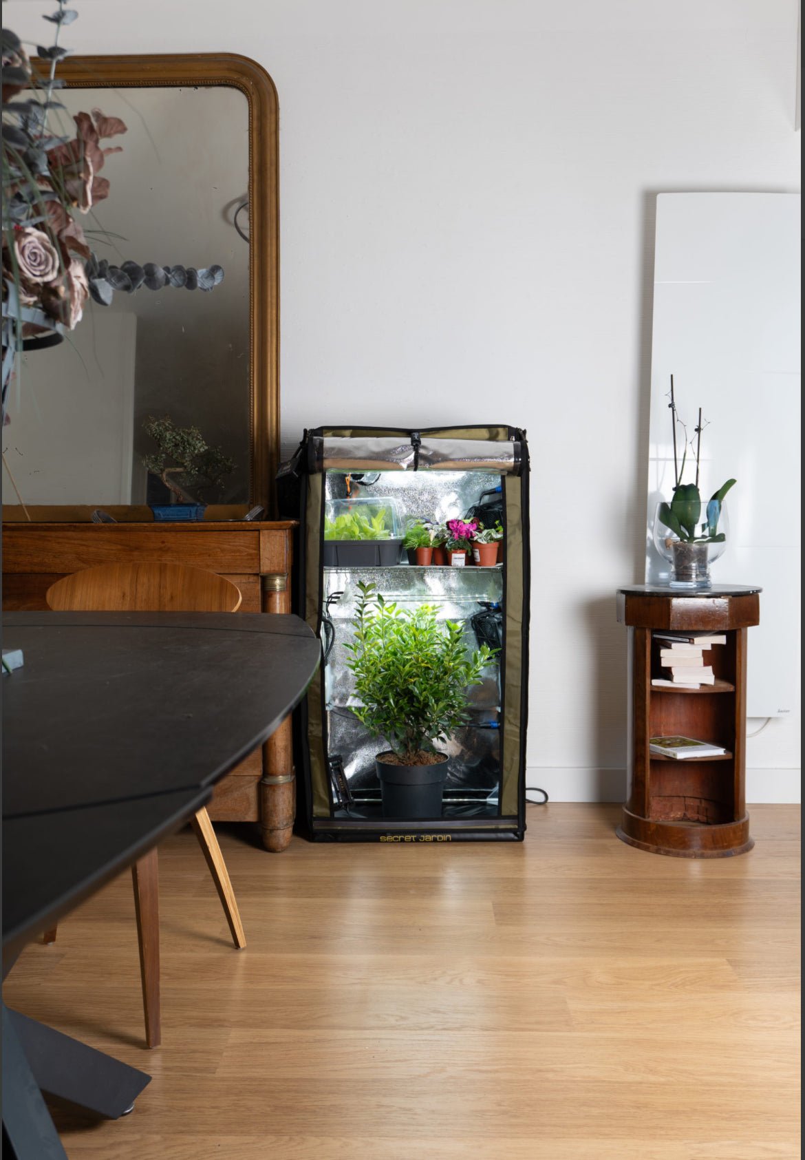 Secret Jardin Grow Station The Original - 60 x 40 x 116 cm 60 W LED - Smoke - ShopSecret Jardin Grow Station The Original - 60 x 40 x 116 cm 60 W LEDDyrketeltSecret JardinSmoke - ShopGR60Gr60Secret Jardin Grow Station The Original - 60 x 40 x 116 cm 60 W LED